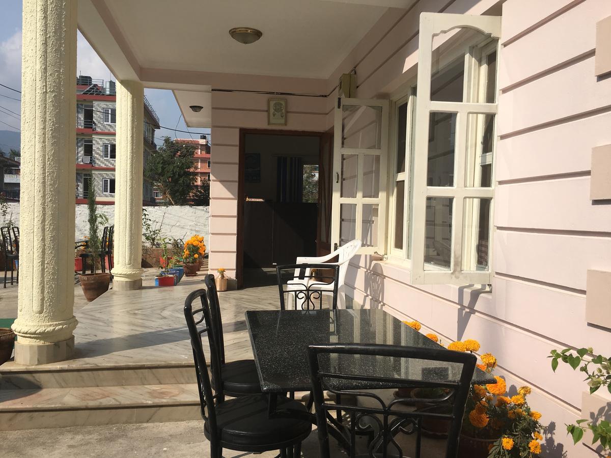 Hotel Pokhara International Kültér fotó